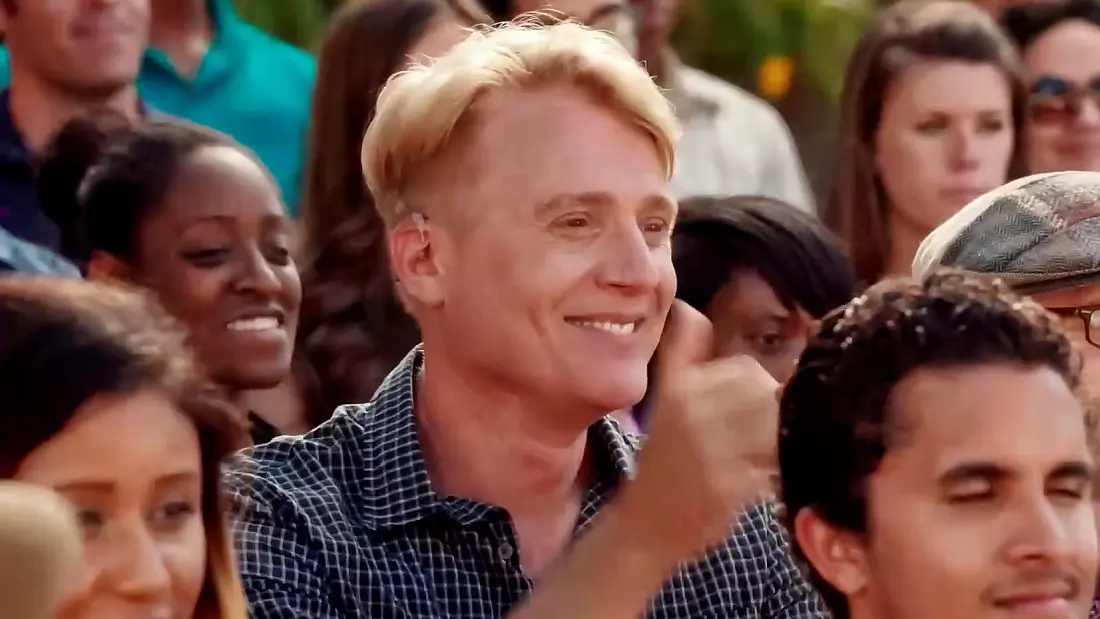 Emmett's dad, Cameron, is seen in the audience as the Carlton School graduation gets underway and Emmett is given his award. Its at this very moment that Cameron gives a smile and a thumbs up!