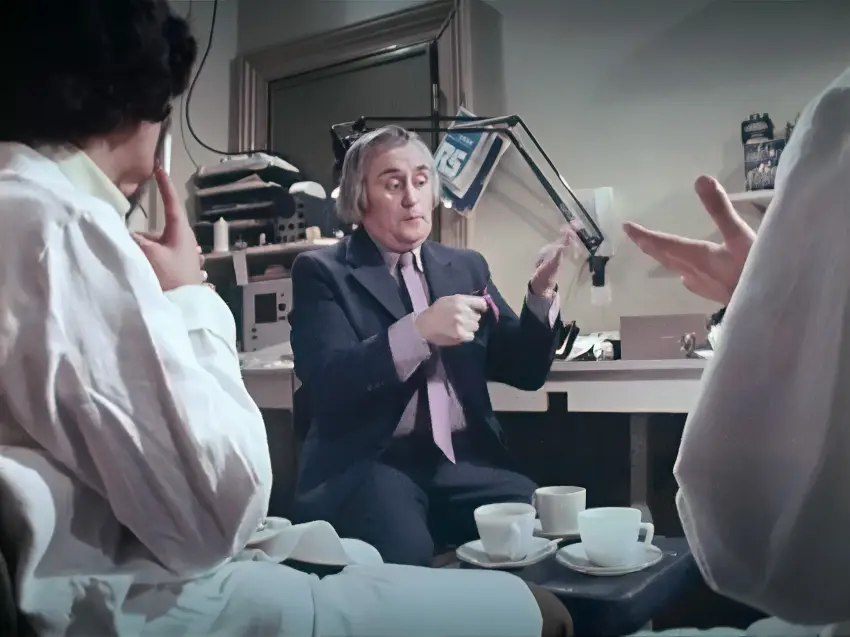 Edward Jones is seen here in a Horizon programme from 1973! I am not sure if he was playing the part of a deaf person or not. Nevertheless the setting is that of a typical audiology centre of the time.